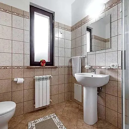Amazing Detached For Near Hotel 3*