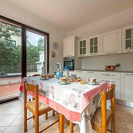 Amazing Detached For Near Hotel