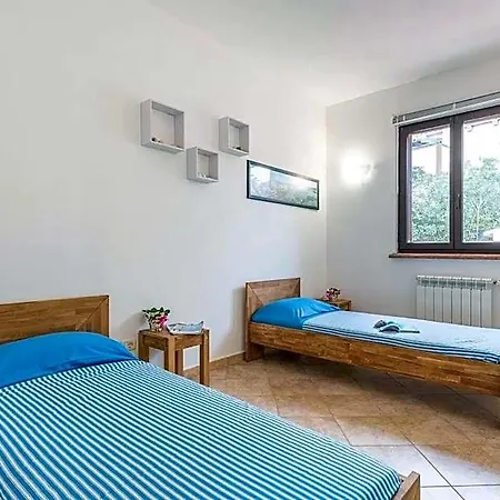 Amazing Detached Near Villa